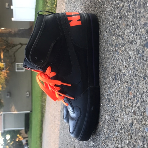 Mens 11.5 Nike Shoes🧡 - Picture 1 of 6
